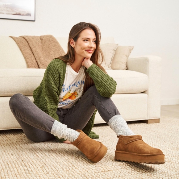 Bearpaw Women's Retro Super Shorty Suede Platform Bootie Brown New Size 5 and 9 - Picture 2 of 9